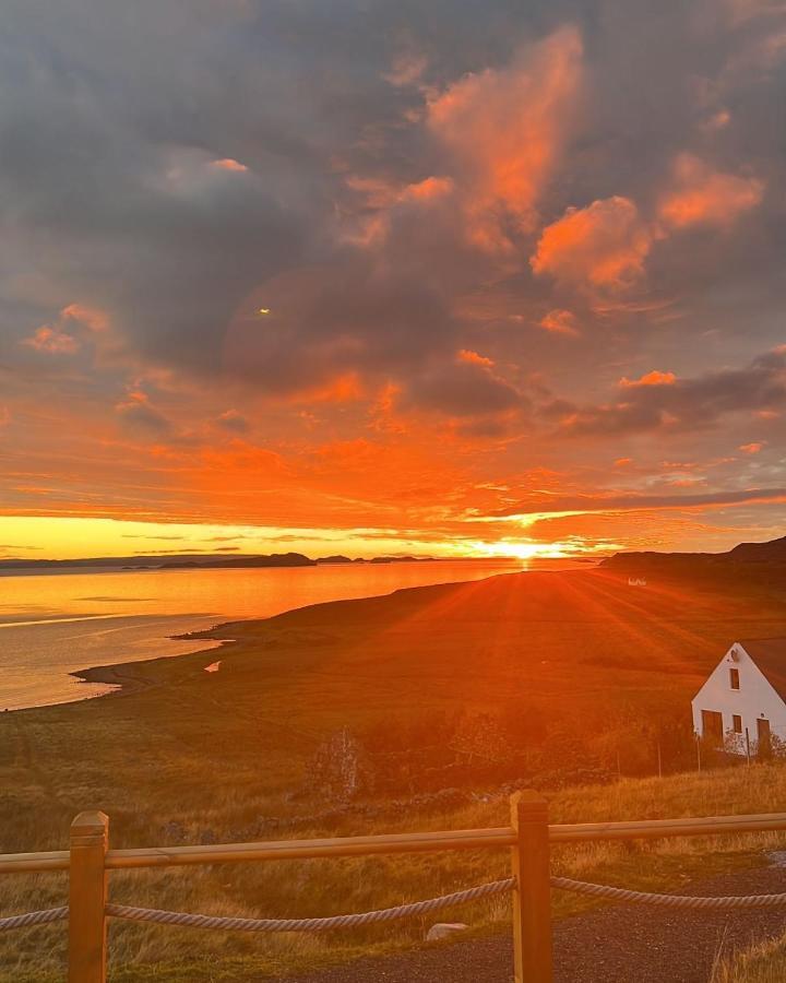 The Sleepy Crofter Glamping - *